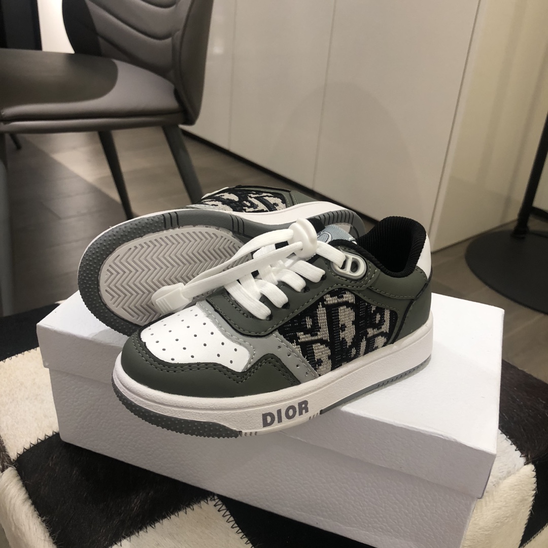 Children's shoes child